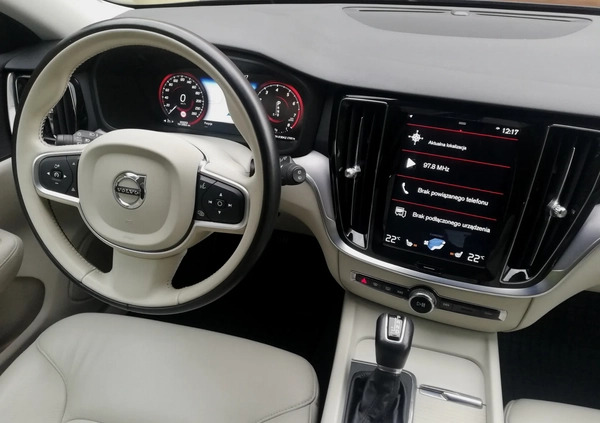 Volvo V60 cena 88800 przebieg: 203000, rok produkcji 2019 z Opoczno małe 379